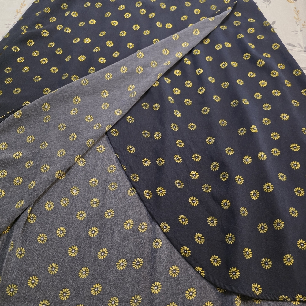 J.Crew Daisy Print High-Low Wrap Skirt XL Navy Yellow Floral Boho Cottagecore - Picture 3 of 7